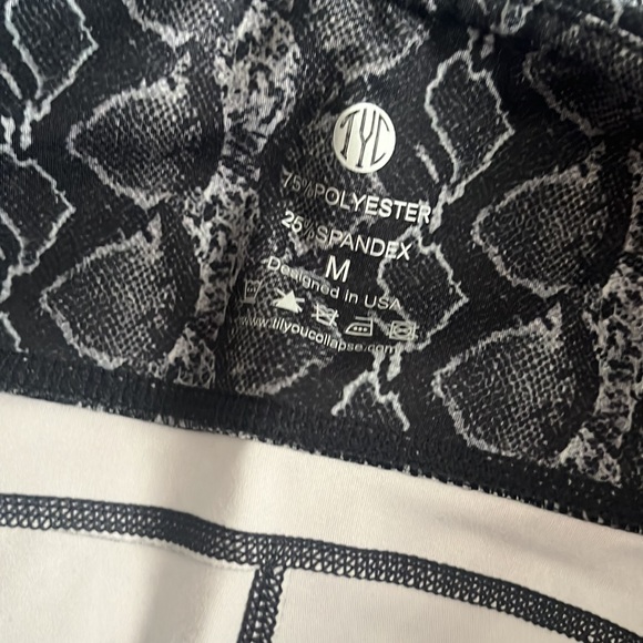 TYC Effortless Heart Booty Black Python Leggings - Picture 2 of 2